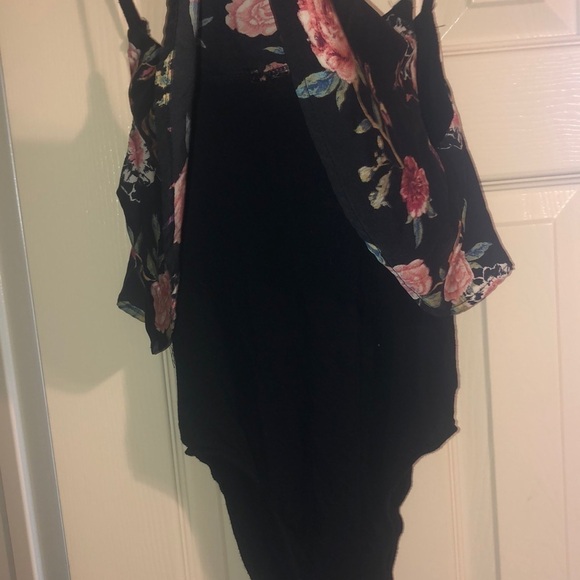 About a Girl Black body suit w/ floral - flaw - Picture 5 of 7